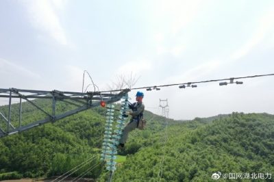 國網(wǎng)隨州供電公司對220千伏烈季線進(jìn)行停電檢修 國網(wǎng)隨州供電公司對220千伏烈季線進(jìn)行停電檢修