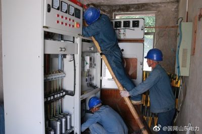 山東電力:更換供電設(shè)備 保障居民用電安全 山東電力:更換供電設(shè)備 保障居民用電安全