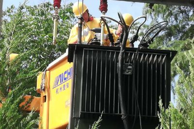 沂源供電公司:帶電消缺保安全用電 沂源供電公司:帶電消缺保安全用電