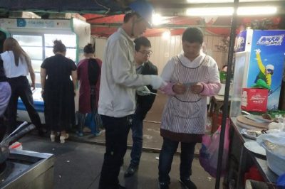 吳江供電公司開展夜市攤點(diǎn)用電安全隱患排查 吳江供電公司開展夜市攤點(diǎn)用電安全隱患排查