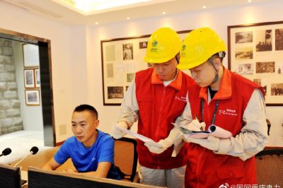 重慶市區(qū)供電公司到巴蜀中學(xué)開展安全用電檢查 重慶市區(qū)供電公司到巴蜀中學(xué)開展安全用電檢查