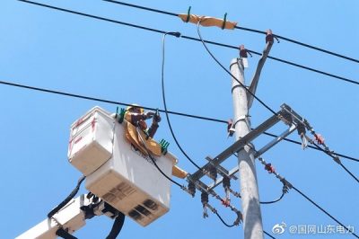 陽信供電公司帶電更換隔離開關(guān) 陽信供電公司帶電更換隔離開關(guān)
