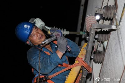萊蕪供電公司在110千伏文昌站實施零點作業(yè) 萊蕪供電公司在110千伏文昌站實施零點作業(yè)
