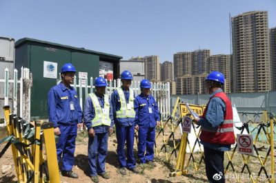 歷城供電公司完成900千伏安箱式變電站的送電任務(wù) 歷城供電公司完成900千伏安箱式變電站的送電任務(wù)