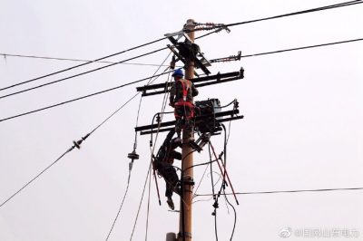 淄博供電公司對(duì)10千伏安康線進(jìn)行線路改造 淄博供電公司對(duì)10千伏安康線進(jìn)行線路改造