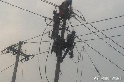 陽信供電公司對(duì)10千伏工業(yè)園開展檢修消缺 陽信供電公司對(duì)10千伏工業(yè)園開展檢修消缺