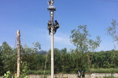 五蓮供電公司安裝分界開關(guān) 加快充電站建設(shè) 五蓮供電公司安裝分界開關(guān) 加快充電站建設(shè)