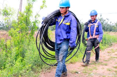萊陽供電公司對馮格莊舊店村進行臺區(qū)改造 萊陽供電公司對馮格莊舊店村進行臺區(qū)改造