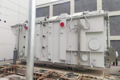萬(wàn)年橋220kV變電站工程主變上臺(tái) 萬(wàn)年橋220kV變電站工程主變上臺(tái)