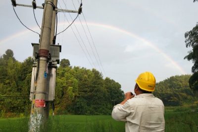 桃江縣供電公司巡視10千伏三白線排查安全隱患 桃江縣供電公司巡視10千伏三白線排查安全隱患