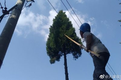 110千伏曙光變電站對(duì)智能巡檢機(jī)器人的路徑信息、數(shù)據(jù)傳輸?shù)认到y(tǒng)進(jìn)行檢驗(yàn)調(diào)試
