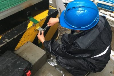 制作箱變接地線，保障設(shè)備增容及時(shí)送電