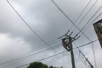 江夏區(qū)供電公司野外作業(yè)設備運維，迎峰度夏
