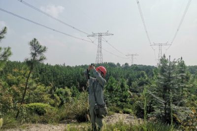 湖北送變電工程公司巡檢塔桿確保線路安全穩(wěn)定運行 湖北送變電工程公司巡檢塔桿確保線路安全穩(wěn)定運行