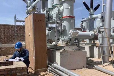 銅川:進行董家河變電氣設備安裝 銅川:進行董家河變電氣設備安裝