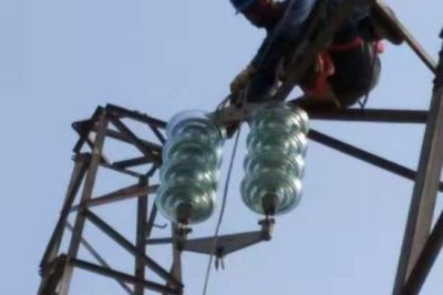 銅川供電公司采用環(huán)形繩牽引新導線方式遷改35千伏線路 銅川供電公司采用環(huán)形繩牽引新導線方式遷改35千伏線路