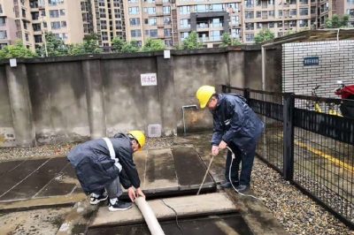冒高溫完成1O千伏建三線鴨洲支線絕緣化改造工作 冒高溫完成1O千伏建三線鴨洲支線絕緣化改造工作
