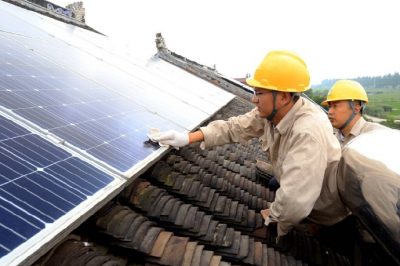 檢查客戶光伏發(fā)電裝置，積極推動分布式電源安全健康發(fā)展