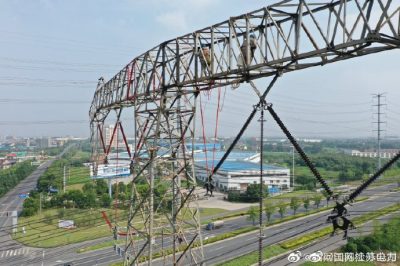 國(guó)內(nèi)首次500千伏緊湊型雙回線(xiàn)路帶電作業(yè)成功 國(guó)內(nèi)首次500千伏緊湊型雙回線(xiàn)路帶電作業(yè)成功