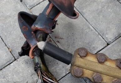 冒高溫?fù)屝?0千伏電纜引下線燒壞故障 冒高溫?fù)屝?0千伏電纜引下線燒壞故障