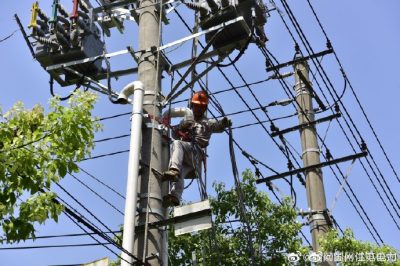 昆山市供電公司更換自動化開關(guān)、安裝調(diào)試配電開關(guān)監(jiān)控終端