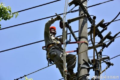 昆山市供電公司開展10千伏電纜遷移、新建環(huán)網(wǎng)柜
