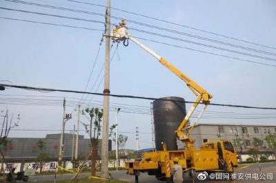 10千伏線路帶電作業(yè)，保障太平紙業(yè)公司夏季可靠供電