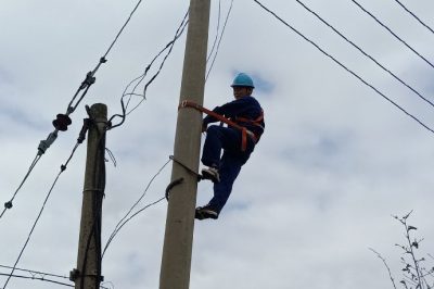 溧水區(qū)供電公司東屏供電所增加搶修人員，確保用戶清涼度夏