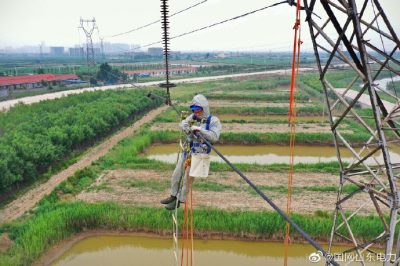 220千伏新廣線6號(hào)等電位修復(fù)防震錘工作 220千伏新廣線6號(hào)等電位修復(fù)防震錘工作