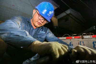 完成兩套懸式絕緣子、一套直線瓷瓶更換及緊線工作，保障附近居民用電安全