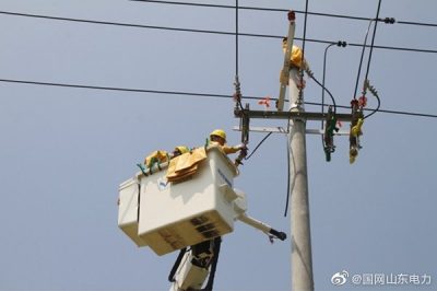 10千伏餐具線78號和79號桿之間新立15米線桿1基，并進行帶電接火作業(yè)