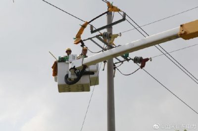 10千伏宋家線104號桿設(shè)備線夾發(fā)熱故障，無棣縣供電公司更換線路老舊零件