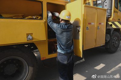 寧津縣供電公司10千伏縣城線帶電更換跌落式熔斷器 寧津縣供電公司10千伏縣城線帶電更換跌落式熔斷器
