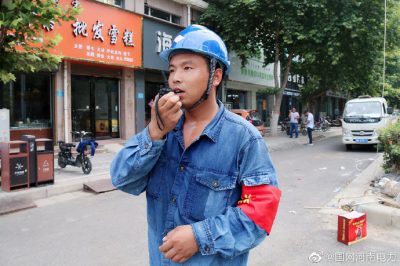 許縣供電公司清3板大成紗廠線和清9板北環(huán)線新建線路進(jìn)行施工架設(shè) 許縣供電公司清3板大成紗廠線和清9板北環(huán)線新建線路進(jìn)行施工架設(shè)