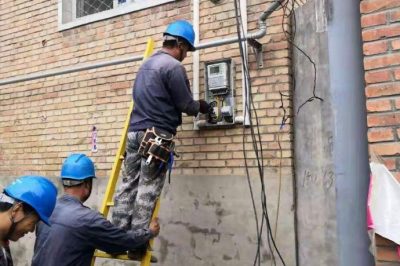 保定市徐水區(qū)供電公司改造低壓出線，提高供電可靠率
