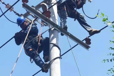 武強(qiáng)縣供電公司街關(guān)供電所完成10千伏532線路切改工作 武強(qiáng)縣供電公司街關(guān)供電所完成10千伏532線路切改工作