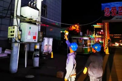 內(nèi)丘縣供電公司對轄區(qū)內(nèi)配電變壓器、高低壓線路進行紅外測溫