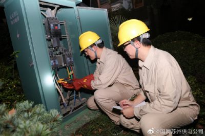 配電運(yùn)檢室及時(shí)安排測(cè)溫測(cè)負(fù)工作，確保設(shè)備運(yùn)行安全