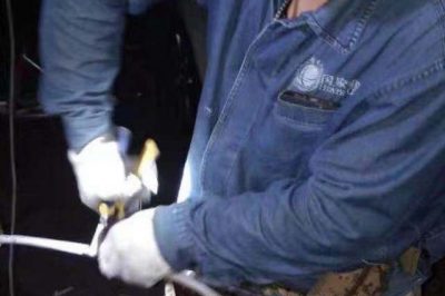 西安供電公司增援搶修因過(guò)負(fù)荷桿上出線燒斷，及時(shí)恢復(fù)供電