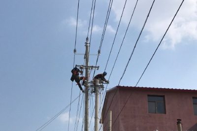 天津薊州供電公司：工作人員不畏酷暑，只為給您一個(gè)涼爽的夏天！給師傅們點(diǎn)贊！