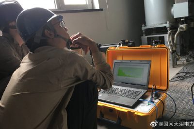 天津電科院員工在220千伏神舟站開展組合電器局放定位工作 天津電科院員工在220千伏神舟站開展組合電器局放定位工作