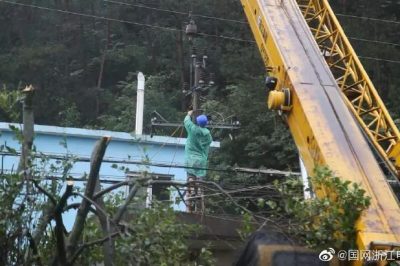防汛應(yīng)急小分隊(duì)對10千伏及以上線路進(jìn)行全面防汛特巡 防汛應(yīng)急小分隊(duì)對10千伏及以上線路進(jìn)行全面防汛特巡