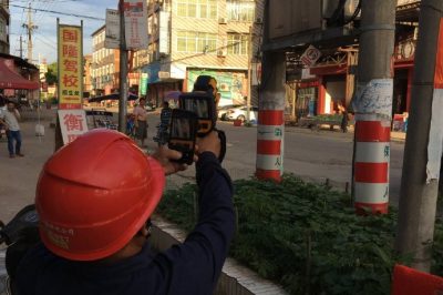 衡山縣供電公司對10千伏新橋線進行測溫測負為設(shè)備做好體檢 衡山縣供電公司對10千伏新橋線進行測溫測負為設(shè)備做好體檢