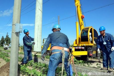 海門市供電公司對(duì)農(nóng)業(yè)專線10千伏江海線進(jìn)行升級(jí)改造 海門市供電公司對(duì)農(nóng)業(yè)專線10千伏江海線進(jìn)行升級(jí)改造