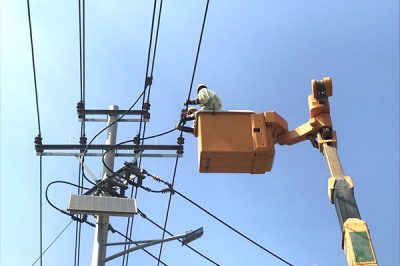 高青縣供電公司帶電作業(yè)消除線夾發(fā)熱缺陷 高青縣供電公司帶電作業(yè)消除線夾發(fā)熱缺陷