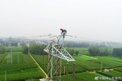 220千伏棗奚雙線30余米鐵塔上成功消除7處光纜接地引下線脫落缺陷 220千伏棗奚雙線30余米鐵塔上成功消除7處光纜接地引下線脫落缺陷