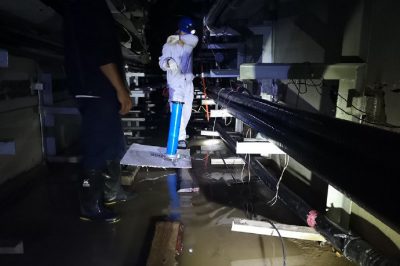 電纜隧道內(nèi)進行朱河-子龍110千伏電纜外護套絕緣試驗 電纜隧道內(nèi)進行朱河-子龍110千伏電纜外護套絕緣試驗