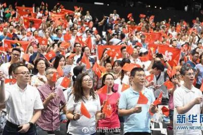 “香港，拉緊我的手！”