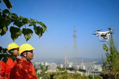 重慶豐都供電公司使用無(wú)人機(jī)對(duì)110千伏豐三東線進(jìn)行巡視檢查