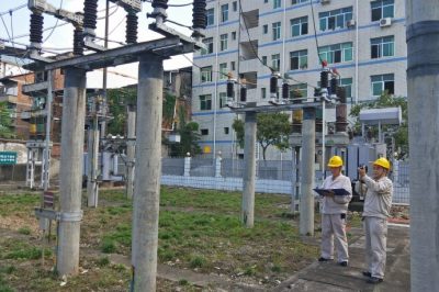 南充供電公司在各個(gè)變電站進(jìn)行巡視-測(cè)溫-消缺 南充供電公司在各個(gè)變電站進(jìn)行巡視-測(cè)溫-消缺